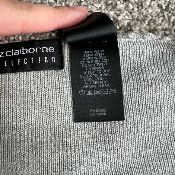 Liz Claiborne 100% Silk Light Gray Short Sleeve Button Up Blouse, Size M - Picture 5 of 8